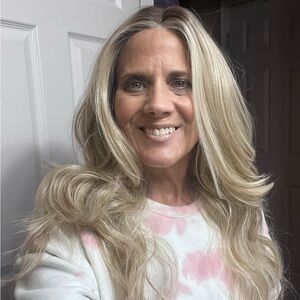 Hairdo Long Tousseled Waves in blonde